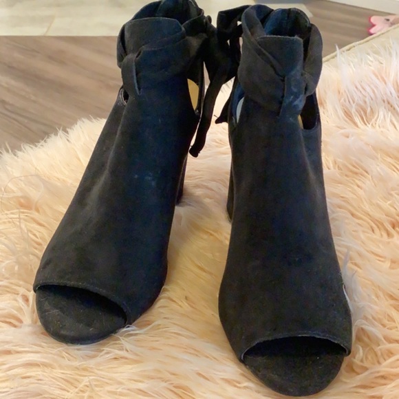 SOLD ‼️ Just Fab suede-like black blocked heels w wrap bow - Picture 2 of 4